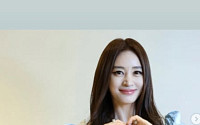 김혜수, 55세 잊게 한 레이스 미니룩…‘하의실종’ 각선미