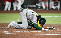 급소 맞고도 안타 친 MLB 신인⋯고환 파열로 응급 수술