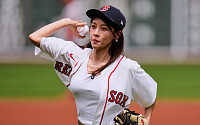 하지원, 우천 연기 딛고 MLB 시구 성공⋯한국 배우 최초