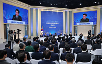 "공급 늘리자" 한 목소리…보유·거래세는 의견 '팽팽' [부동산대토론회]