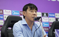 '선수 폭행 논란' 신태용, 축구협회 중징계⋯8개월 만에 결론
