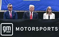 GM 찾아간 트럼프⋯"25% 車관세 효과, 미국차 부활할 것"
