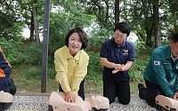 추미애, 여름 물놀이 안전 직접 챙겼다…양평서 무인서프보드·소방드론 점검
