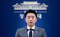 강훈식 “李, 연임 개헌 불가하다고 말해…정치 논쟁 유감”