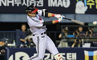 LG 악재⋯문정빈, 143㎞ 직구 맞고 쓰러져