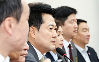 국힘 "李 대통령 '연임 없다' 말하면 논란 끝나…안 하면 '탄핵'으로 넘어가"