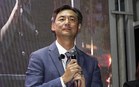 ‘李 명예훼손’ 모스 탄, 출국정지 연장 취소 소송 패소