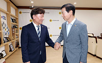 남종섭 경기도의회 의장, 영남까지 손잡았다…대구시의회와 지방의회법 공조
