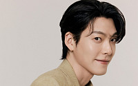 김우빈, 고교 야구부 감독 된다⋯tvN 새 드라마 ‘기프트‘ 캐스팅