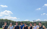 임영웅, 이강인과 깜짝 투샷 공개⋯'아우파 아틀레티' 뜻은?