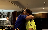 이강인, 서울서 AT마드리드 합류⋯시메오네 감독과 포옹