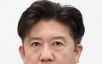 [데스크시각] 성장은 AI가, 불안은 정치가