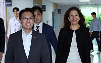 "뉴욕증시는 왜 덜 출렁이나"…NYSE 사장 "전 종목에 사람 붙인다”