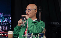홍석천, 조카 입양하며 “나 죽으면 내 돈 다 너희 것”…딸 결혼 앞둔 근황도