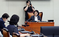 국회 기후특위, 감축경로·기후위기 적응법 잇달아 의결…폭염 피해엔 ‘기후보험’