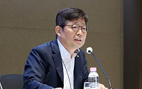 퇴임 앞둔 유상대 부총재 "이달 금통위 참여하라면 일별 수출ㆍ카드 사용액 볼 것" [종합]