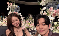 '10월 결혼' 강균성, 14세 연하 유하진과 다정한 투샷