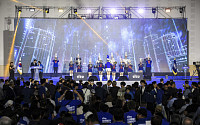 與 "집권 2기 성공 완수…새 지도부와 강력한 원팀"