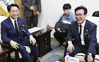 김대중 대통령 서거 17주기 추모식 사전환담 [포토]