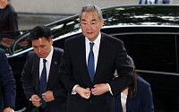 중국 왕이 “북미회담, 당사자가 결정…美 대북 적대정책 바꿔야”