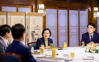 한총리 “관행에 가려진 규제 찾아라”…창업·벤처 규제개선 속도