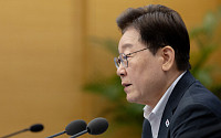 李대통령 “반부패보다 헌정질서 파괴 더 심각…가짜뉴스·극단화 대책 논의해야”