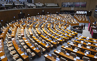 국회, ‘이진숙 제명 촉구 결의안’ 가결…공운법·탄소중립법도 본회의 통과