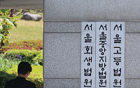 ‘프로포폴 4700회 불법투약’ 의사, 재판 본격 시작