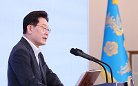 이 대통령 지지율 38.9%…7주째 내려 취임 후 최저[리얼미터]