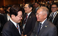 李 대통령, 정의선 현대차그룹 회장과 비공개 회동 가져