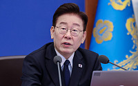 李 “기초연금, 국내 거주기간 봐야…경찰 뼈깎는 자정 필요”[종합]