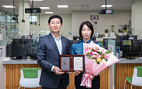 이상일 용인특례시장, 시청 아닌 경찰서로 갔다…‘6분 심폐소생술’ 김민희 경위 현장표창