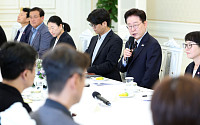 李, 청와대에 시민단체 초청…“사회대개혁 역할 커”[종합]