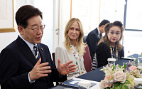 李대통령, 美영화협회 회원사 접견…“한국서 새로운 기회 만들어보길”