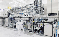 삼성전자, ASML과 차세대 반도체 동맹⋯2028년 D램에 ‘High NA EUV’ 첫 도입