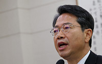與 “정치검찰 먼지털이 수사” vs 野 “브로커 청탁·주가조작 규명”…김승원 청문회 격돌