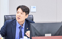 사업자까지 뽑고 행사 중단…경기도 이주아동 65%·학자금 62% 감액