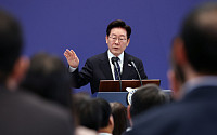 지지율 하락에 고개 숙인 李대통령⋯“더 낮게, 개혁은 흔들림 없이” [종합2]