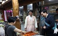 강원랜드, 추석 앞두고 전통시장 찾아 지역 상권 활성화 동참