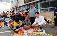 김철우 보성군수 '녹차골 향토시장 장보기'...민생경제 상생 소통