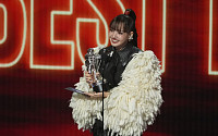 블랙핑크 리사, 'MTV VMA' 베스트 팝 수상⋯아시아 솔로 최초