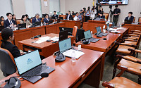 국회 법사위, 與 주도 조희대 대법원장 국감 증인 채택…野 퇴장