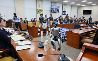 국감장 '깜짝' 등장한 중국산 휴머노이드 [포토]