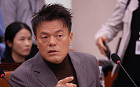 국감 질의에 답하는 ‘JYP’ 박진영 [포토]