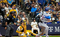 다저스, 밀워키에 1-2 역전패⋯NLCS 1차전 기선제압 허용