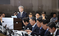 한은 국감, ‘연속 금리인상’ 적정성 지적…신현송 “추가 인상 시기·속도 결정” [국감]