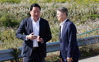 산자위 국감, 최태원 광주 방문 놓고 공방…野 “증인 불러야” 與 “기업 협박” [국감]