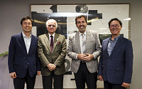 김기찬 HXI연구소장, 아이만 연구위원과 한국경제 현안 논의[포토]