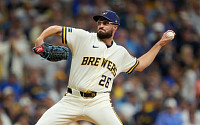 밀워키, 다저스 7-4 제압⋯NLCS 2연승·야마모토 조기 강판