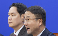 與 "오세훈, 남 탓 말고 공급 대안 내야"…용산 부지 주택 공급 제안[국감]